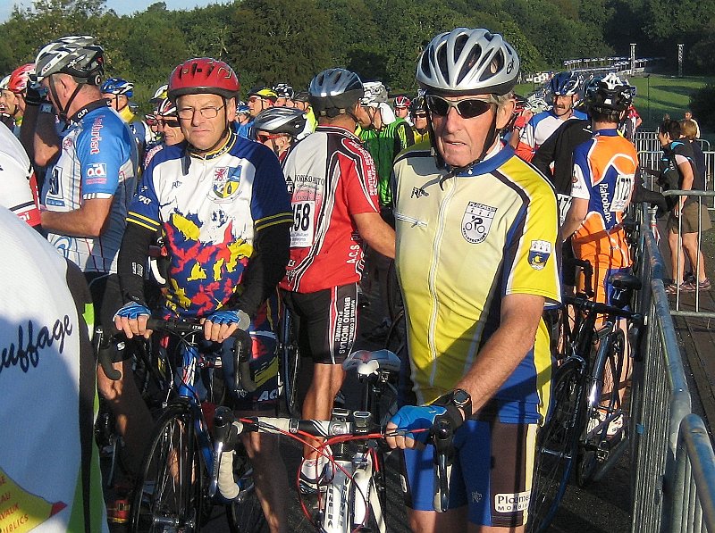 2011-08-26 04 04 Rando Plouay Attente du depart des parcours cyclotouristes.JPG